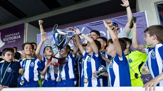 El Oporto, primer campeón de la Jaén Cup.